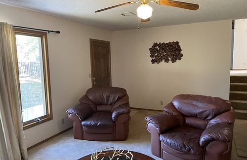 Greenwich House | in unique location , walking distance from Walmart, Starbucks and restaurants