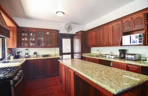Rancho Arriba Villa | Includes pool & jacuzzi, maid, cook, golf cart and free wifi! 5 mins. from Hotel