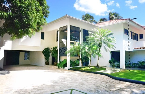 Rancho Arriba Villa | Includes pool & jacuzzi, maid, cook, golf cart and free wifi! 5 mins. from Hotel