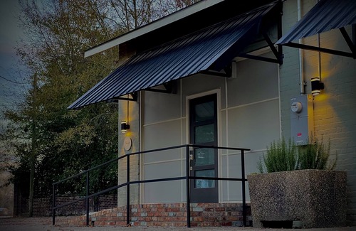 Laurel Apartment | Incognito #1: Located Steps from the Scotsman General Store - Downtown Laurel