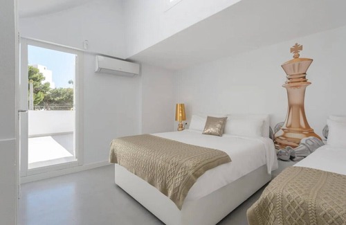 Ibiza Town Ski Chalet | Increíble Y Lujosa Villa EN EL Centro DE Playa DEN Bossa