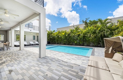 South Miami Villa | Incredible 10BR/11BTH Oasis Villa