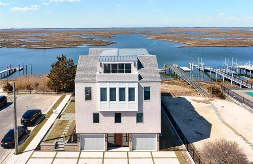 Avalon House | Incredible 6 Bedroom 6.5 Bath Home!