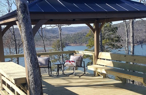 Edgemont Cabin | Incredible Greers Ferry Lake View Kayaks, Bicycles, & Hiking