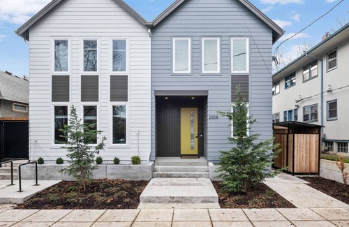 Kerns House | Incredible Kerns Neighborhood Location, New Construction and Furnishing, Walk or Bike to Everything