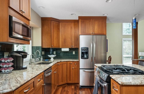 Tigard House | Incredible Location Nestled Next To Cook Park, Pet Friendly, Enclosed Dog Run, Huge Deck, w/ BBQ