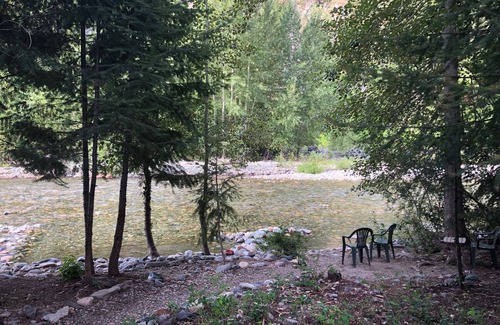 Mazama House | Incredible Mountain Log Home on Methow River