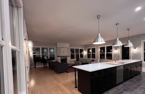 Sawyer House | Incredible, MUST SEE home! 10 mins from Warren Dunes State Park & Beach
