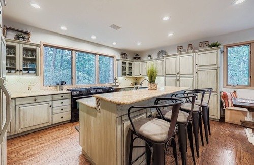 Colorado Springs House | Incredible Views ~ 6BR ~ Sleeps 20 + Hot Tub, Game Room, Theatre, Gym