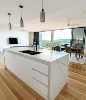 Castle Hill Apartment | Incredible Views, Open Spaces, Holiday Villa Townsville