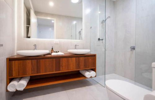 Castle Hill Apartment | Incredible Views, Open Spaces, Holiday Villa Townsville