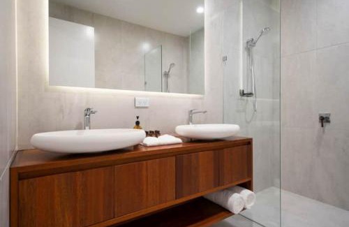 Castle Hill Apartment | Incredible Views, Open Spaces, Holiday Villa Townsville