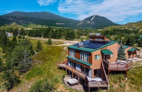 Red Lodge House | Incredible Views - Sleeps 19 People- Perfectly Situated Between Red Lodge Mountain and Downtown!