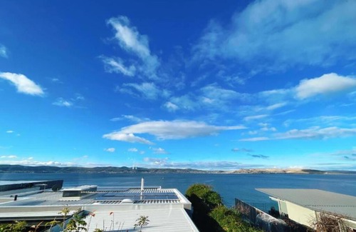 Sandy Bay Villa | Incredible Waterview - 4 Bedroom Hobart Waterside Cottage