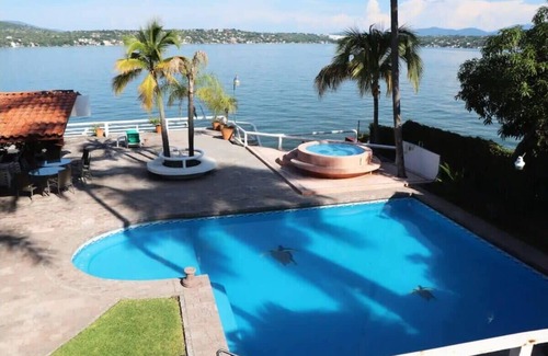 Tequesquitengo Villa | Incredibly Beautiful Big Villa For Up To 32 Guests