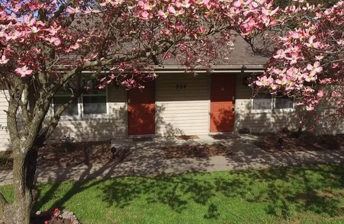 St. Joseph House | Incredibly Clean and New Two-Bedroom Townhome!