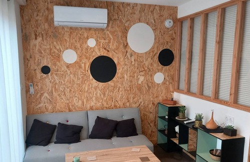 Saint-Medard-en-Jalles Apartment | independent studio with terrace 10 minutes from Bordeaux airport