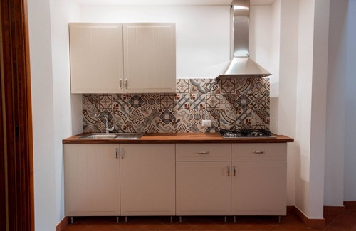 Giarre Apartment | Independent apartment, for relaxing vacations, with views between the sea and Etna