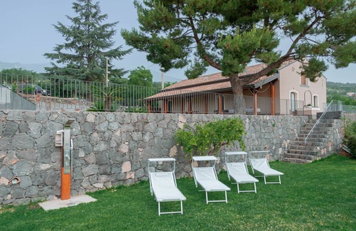 Giarre Apartment | Independent apartment, for relaxing vacations, with views between the sea and Etna