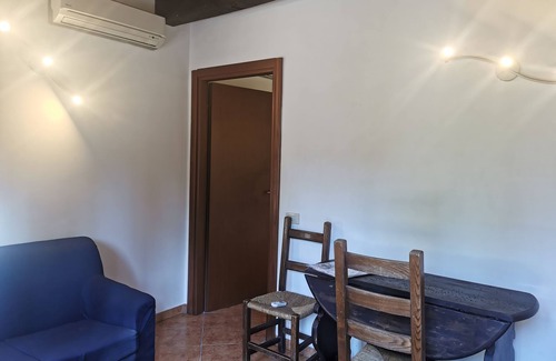 Campagnano di Roma Apartment | INDEPENDENT APARTMENT FOR 2 PEOPLE IN BEAUTIFUL ESTATE NEAR THE LAKE