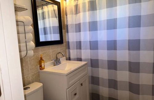 Central Fort Lauderdale Apartment | INDEPENDENT Room w/PRIVATE entrance close to FLL