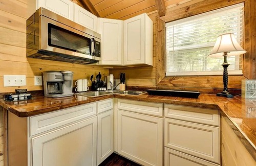 Indian Point Cabin | Indian Point Cabin 2 near Silver Dollar City, Table Rock Lake & Branson