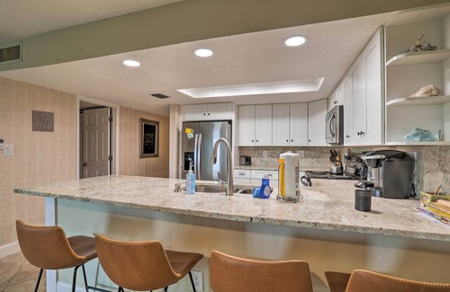 Indian Shores Condo | Indian Shores Condo w/2 Balconies & Pool Access!