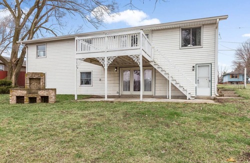 Portage House | Indiana Dunes Portage Duplex with view of the water