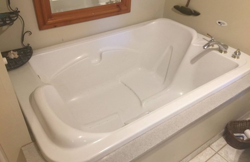 Bluford Cabin | Indoor Heated Pool pontoon boat fish 3 full baths sleeps 17 in beds 2025 SALE!