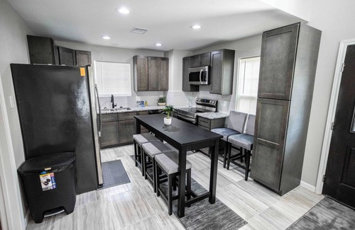Alvin House | Indulge in a restful retreat at Lake Morgan in Alvin, TX.