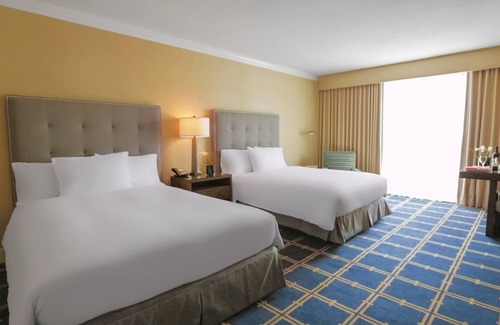 Sunnyvale West Hotel | Indulge In An Unforgettable Getaway Experience! 4 Relaxing Units, Onsite Pool