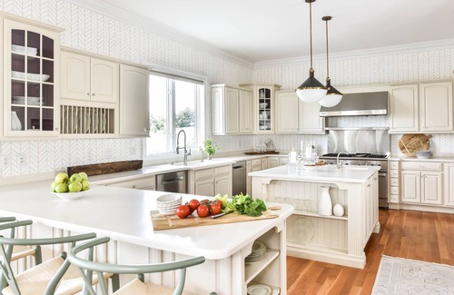 Leesburg House | Indulge in Elegance: 7 BR Manor in Historic Waterford