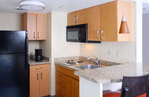 Dallas Apartment | Indulge in Home Like Comfort! Parking, Pool, Close to Dallas Museum of Art
