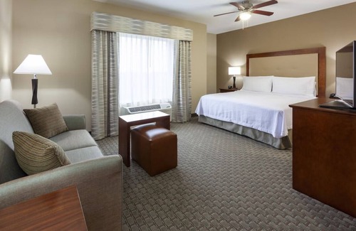 Kutzky Park Hotel | Indulge in Home-Like Comfort! Kitchen, Indoor Pool, Pets Allowed!