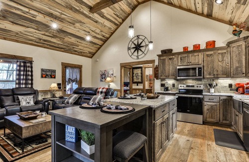 Ellijay Cabin | Indulge in romance at French Kisses! This new, pet-friendly cabin offers a hot tub, fire table, and WiFi for an unforgettable getaway