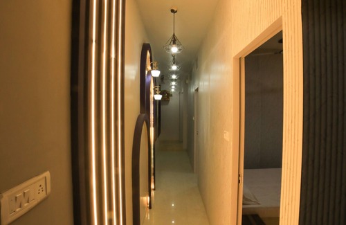 Indore Apartment | Indulge in stylish luxury & superb hospitality in Nipania, close to all Mallsnnn
