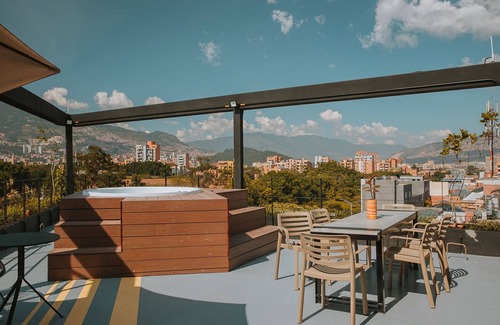 Laureles Apartment | Industrial Chic Loft in Front of Unicentro Mall