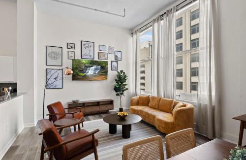 Mile Square Apartment | Indy Urban Nest - Sleeps 8 - Skywalk Access - Convention Center