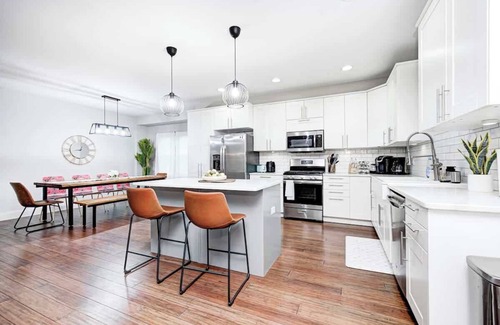 Fountain Square House | IndySocialStay|Sleeps16| Fountain Sq |GroupGetaway