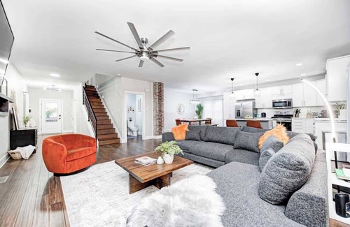 Fountain Square House | IndySocialStay|Sleeps16| Fountain Sq |GroupGetaway