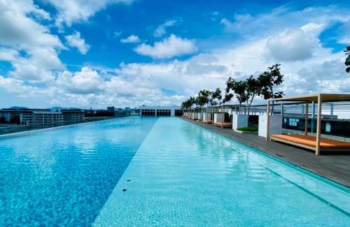 Kampung Sembulan Baru Apartment | Infinity pool Sutera Avenue 2BR Free Wifi-Parking