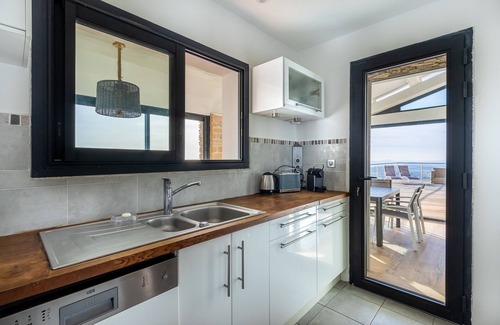 Carqueiranne Villa | Infinity Sea Villa – Heated lap pool 32 °C year-round – Sun & total serenity
