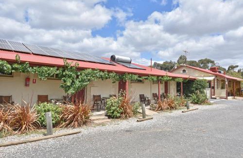 Inglewood Hotel | Inglewood Motel and Caravan Park Victoria