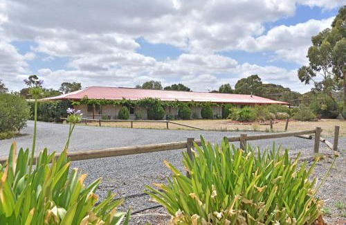 Inglewood Hotel | Inglewood Motel and Caravan Park Victoria