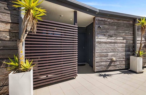 Aireys Inlet Apartment | Inlet Apartment I Walk to beach, cafes and more