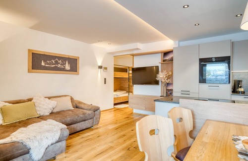 Sistrans Apartment | INN Sun Apartment