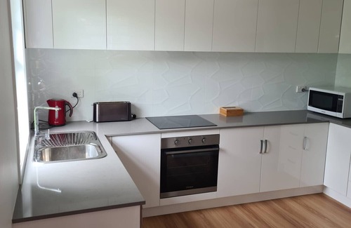 Auchenflower Apartment | Inner-city 2Bedrooms 2Bathrooms modern apartment with full kitchen
