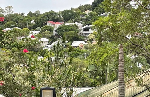 Auchenflower Apartment | Inner-city 2Bedrooms 2Bathrooms modern apartment with full kitchen