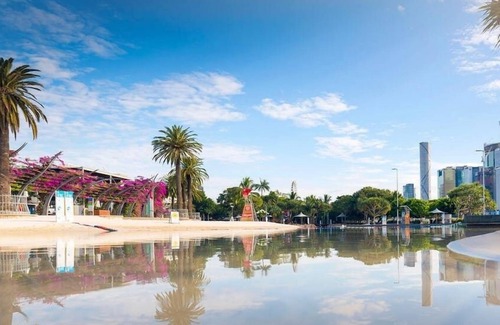 Indooroopilly Apartment | Inner City Pad / Indooroopilly