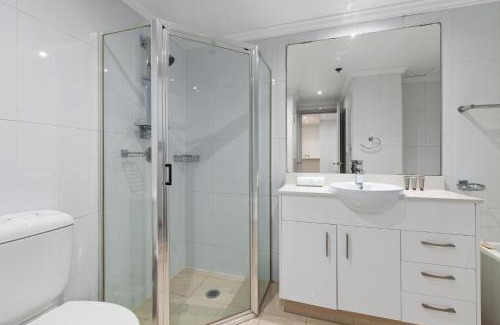 Waterloo Apartment | Inner-city Stay with Pool and Gym Access